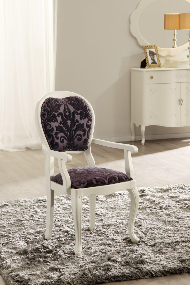 silla colonial en morado y blanca en Valladolid Muebles Valsero 